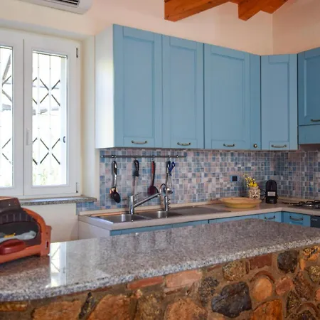 4 Bedroom Lovely In בית נופש ריקאדי