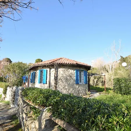 בית נופש 4 Bedroom Lovely In