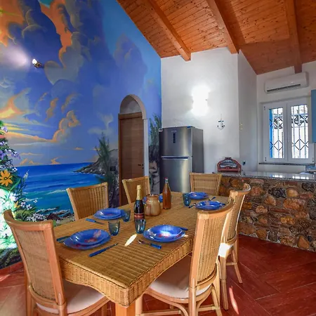 Ferienhaus 4 Bedroom Lovely In Ricadi