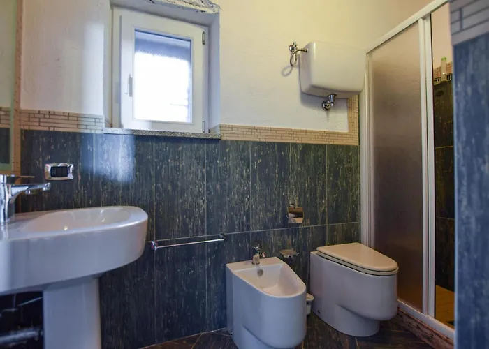 בית נופש 4 Bedroom Lovely In